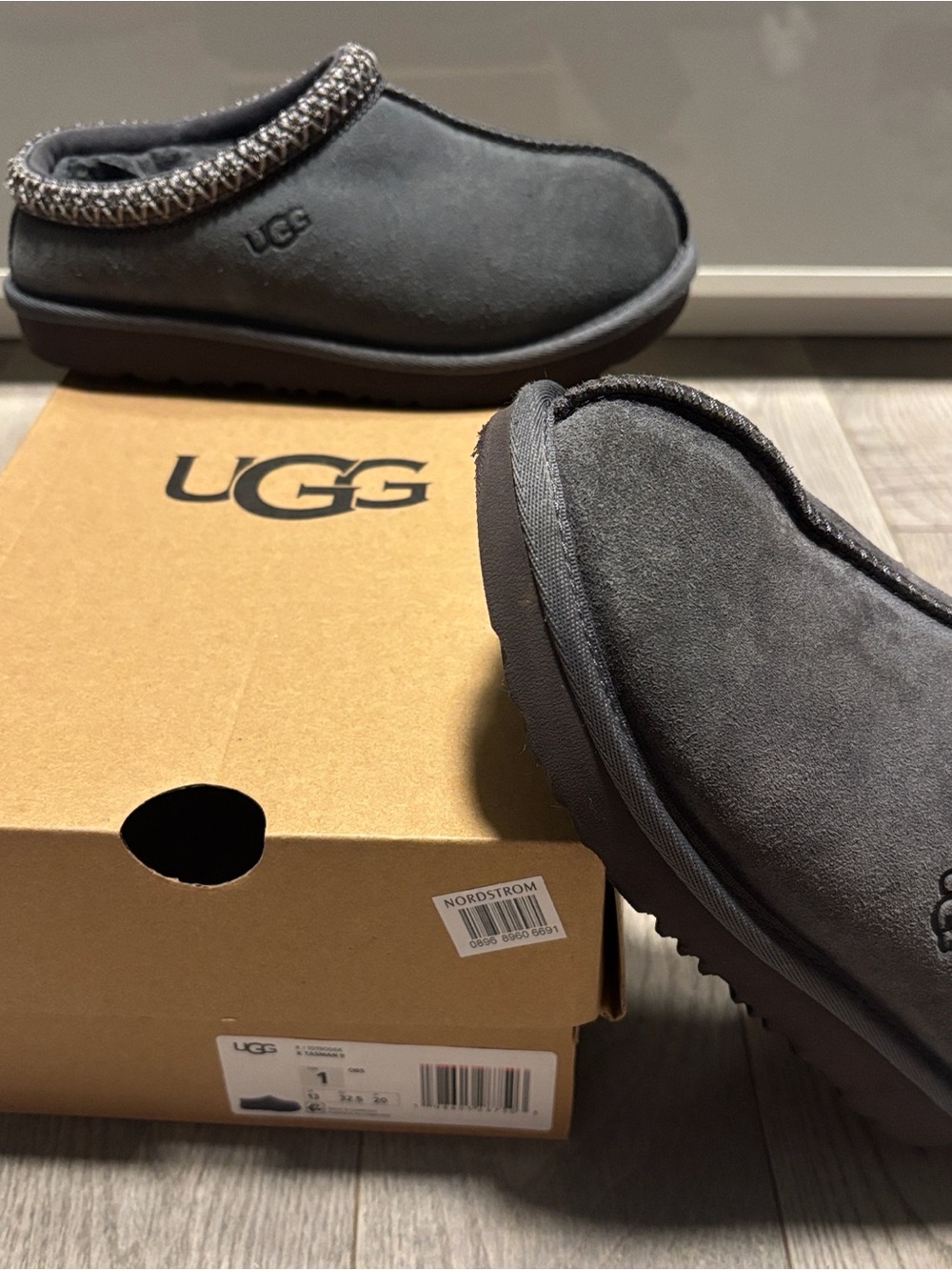 UGG Kids' Tasman II Embroidered Slipper Shoe, Little Kid Size 1, Obsidian